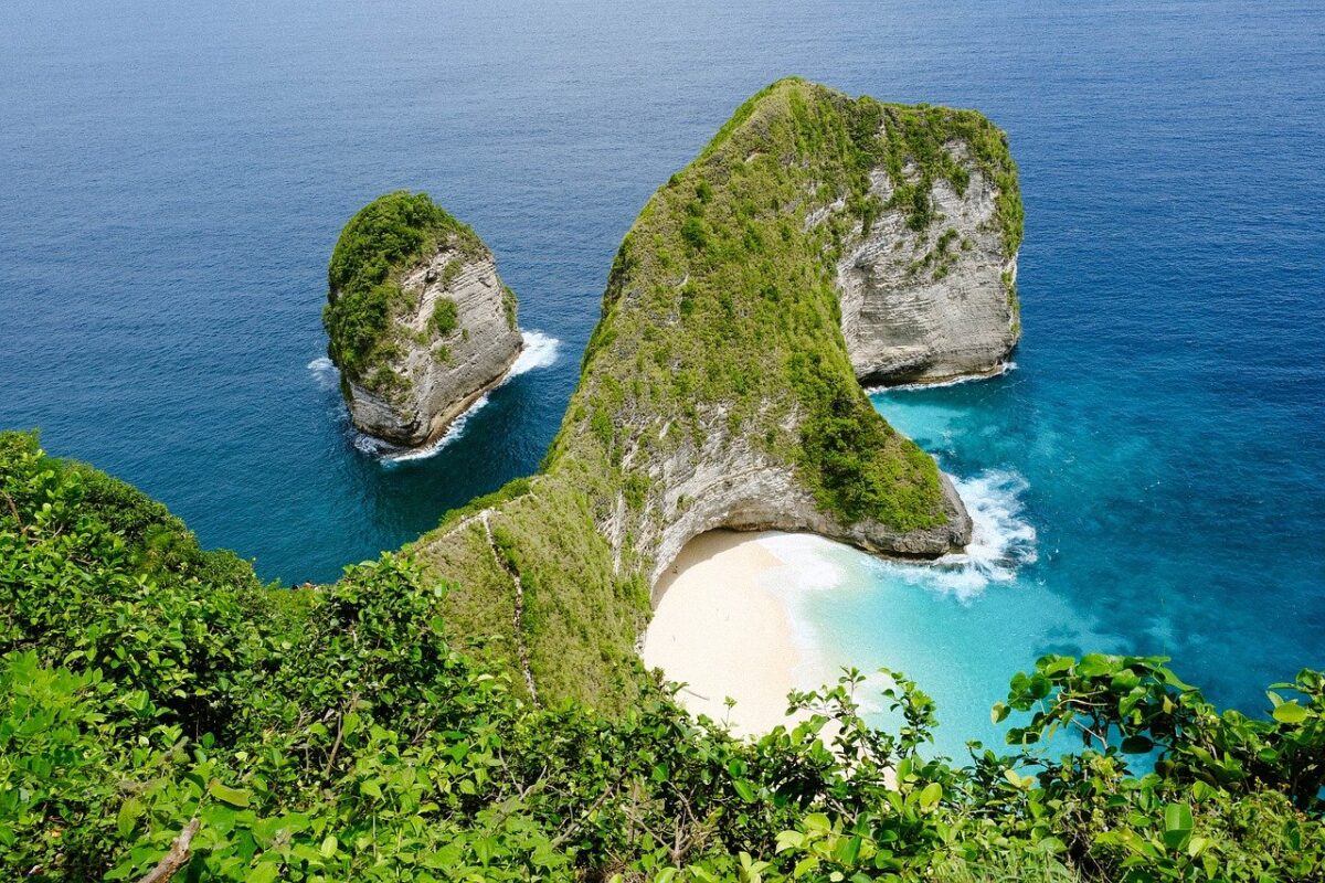 Kuta, Bali – The Tropical Paradise, sea, hills Explore the top 10 affordable travel destinations for UK travellers in 2024. Discover hidden gems without breaking the bank!