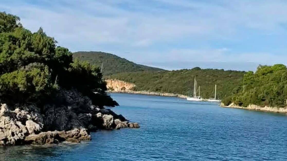 Self-drive boat hire in Corfu without a licence on the Ionian Sea